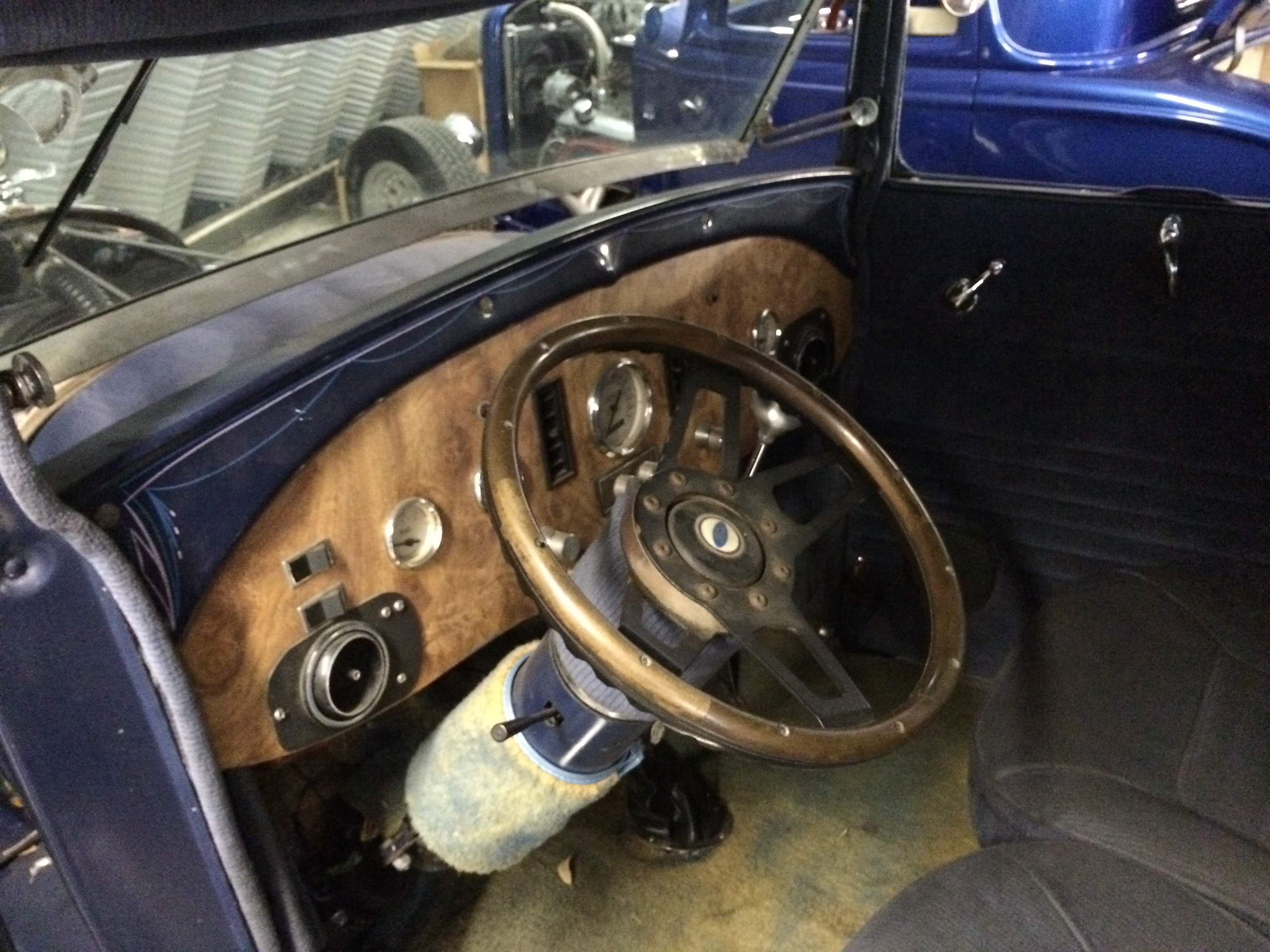 13-ford-1928-model-a-dk-blue-dash