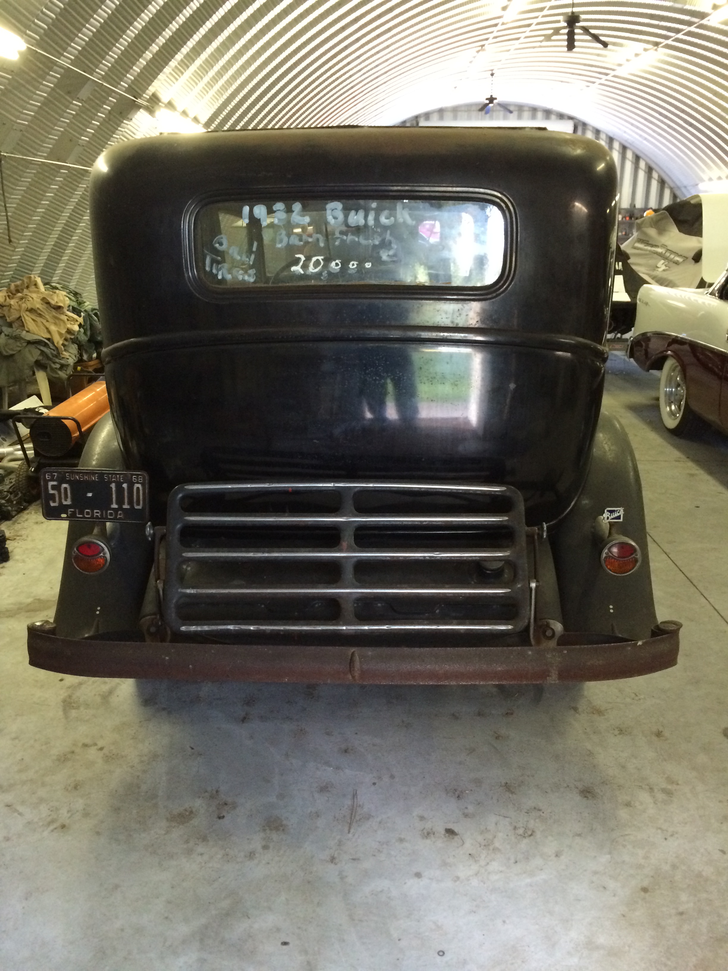 40-buick-1932-series-50-4-door-back