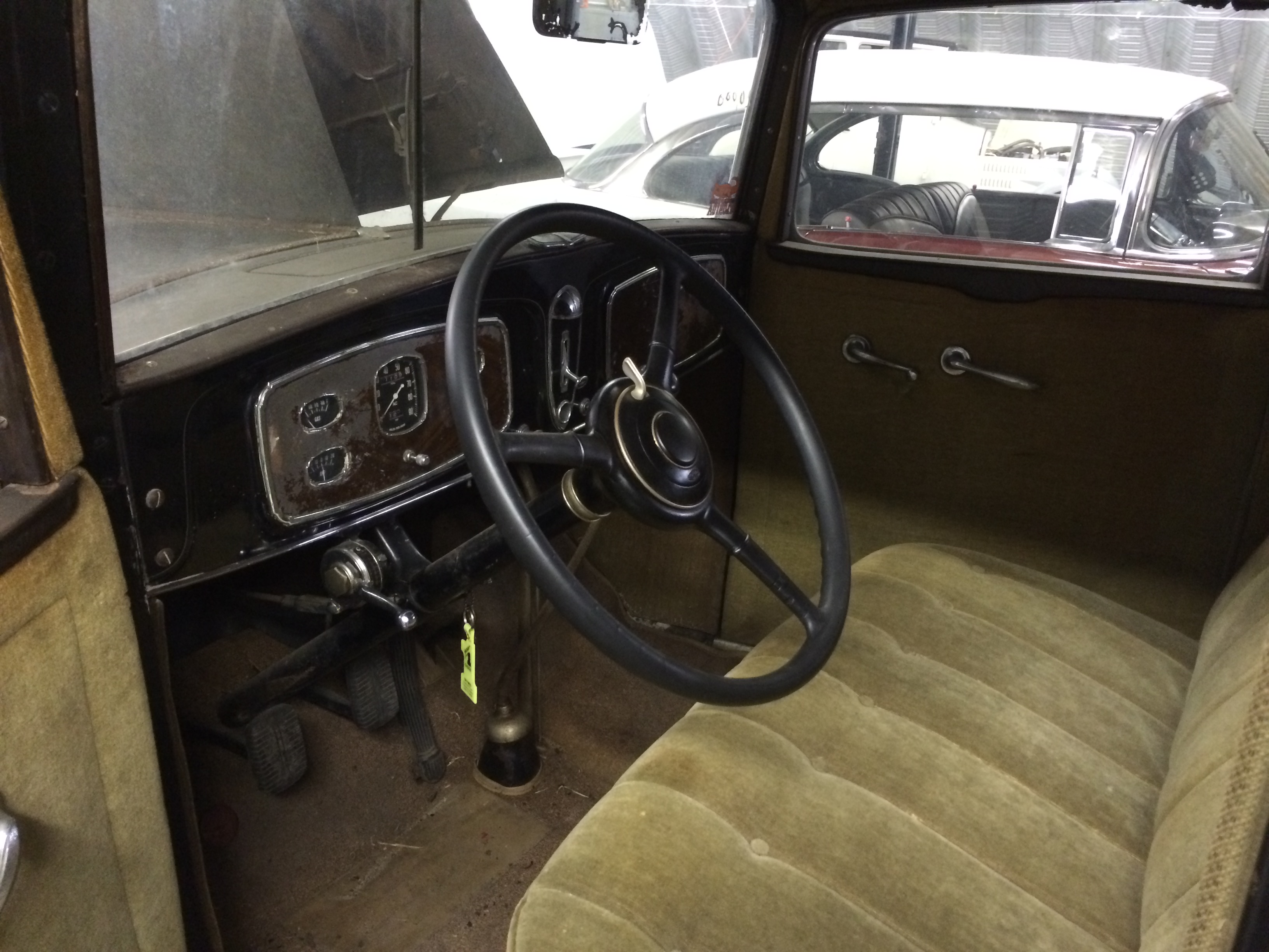 40-buick-1932-series-50-4-door-dash